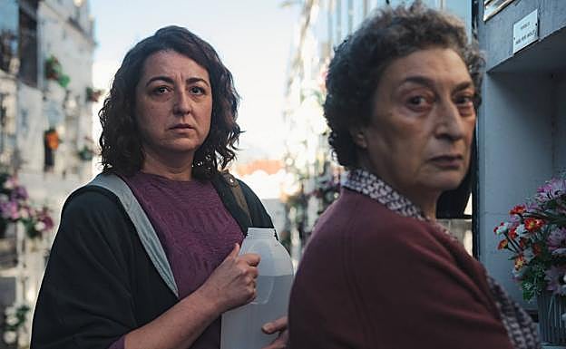 Imagen principal - Tres fotogramas de la serie.