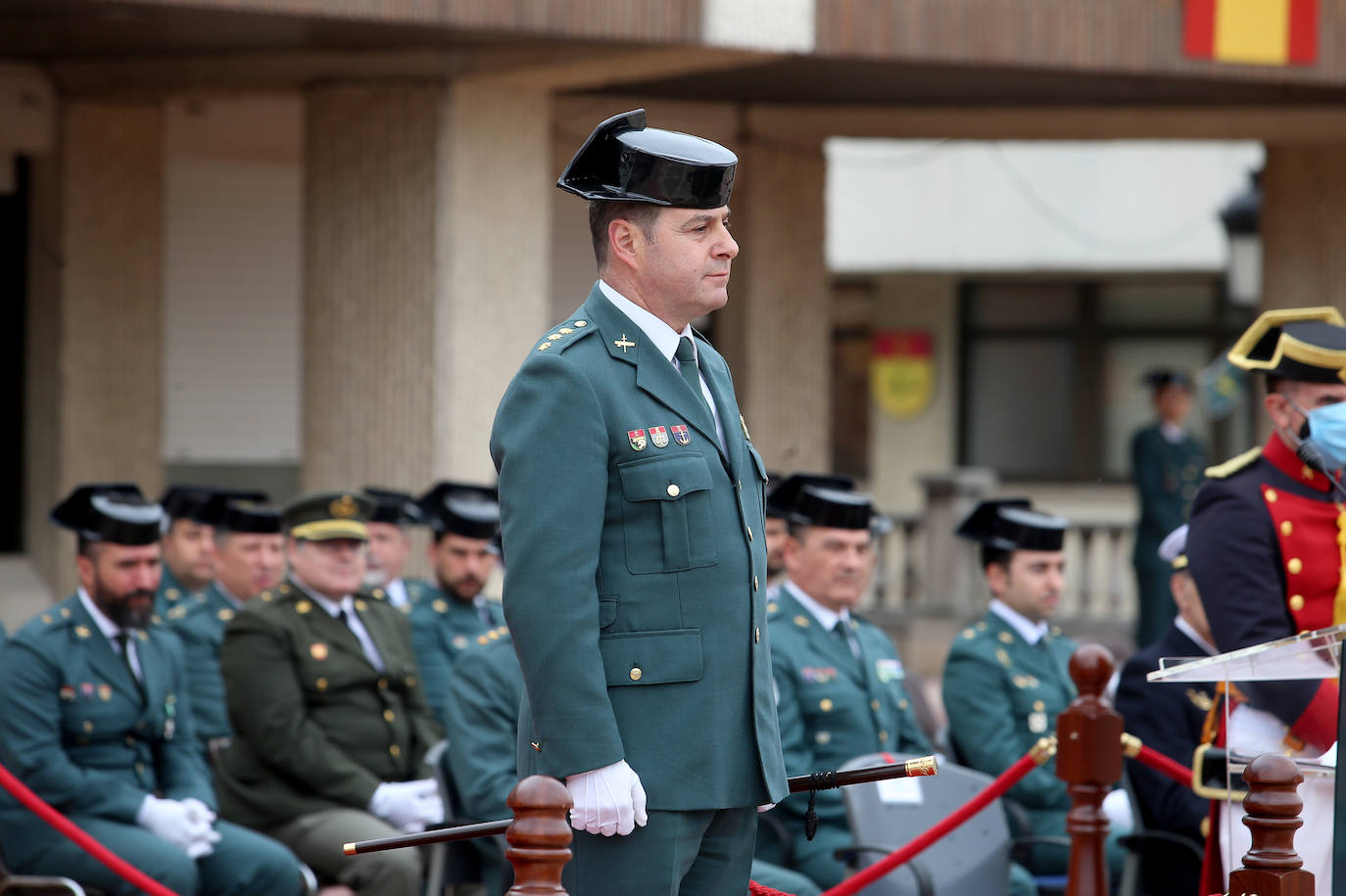 La Guardia Civil celebra en Oviedo los 178 años de su fundación en una ceremonia donde se homenajeó las acciones más heroicas del último año. En el acto se entregaron 25 condecoraciones al mérito de la Guardia Civil y siete más al mérito militar, además de seis placas de reconocimiento a quienes pasaban al retiro y dos premios especiales por acciones humanitarias