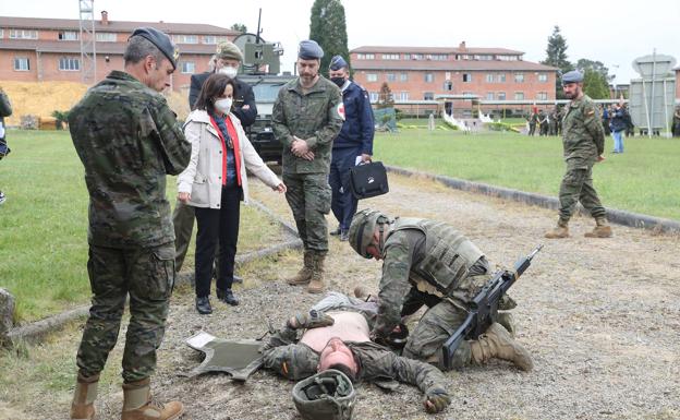 Imagen. Cabo Noval exhibe fuerza ante Margarita Robles