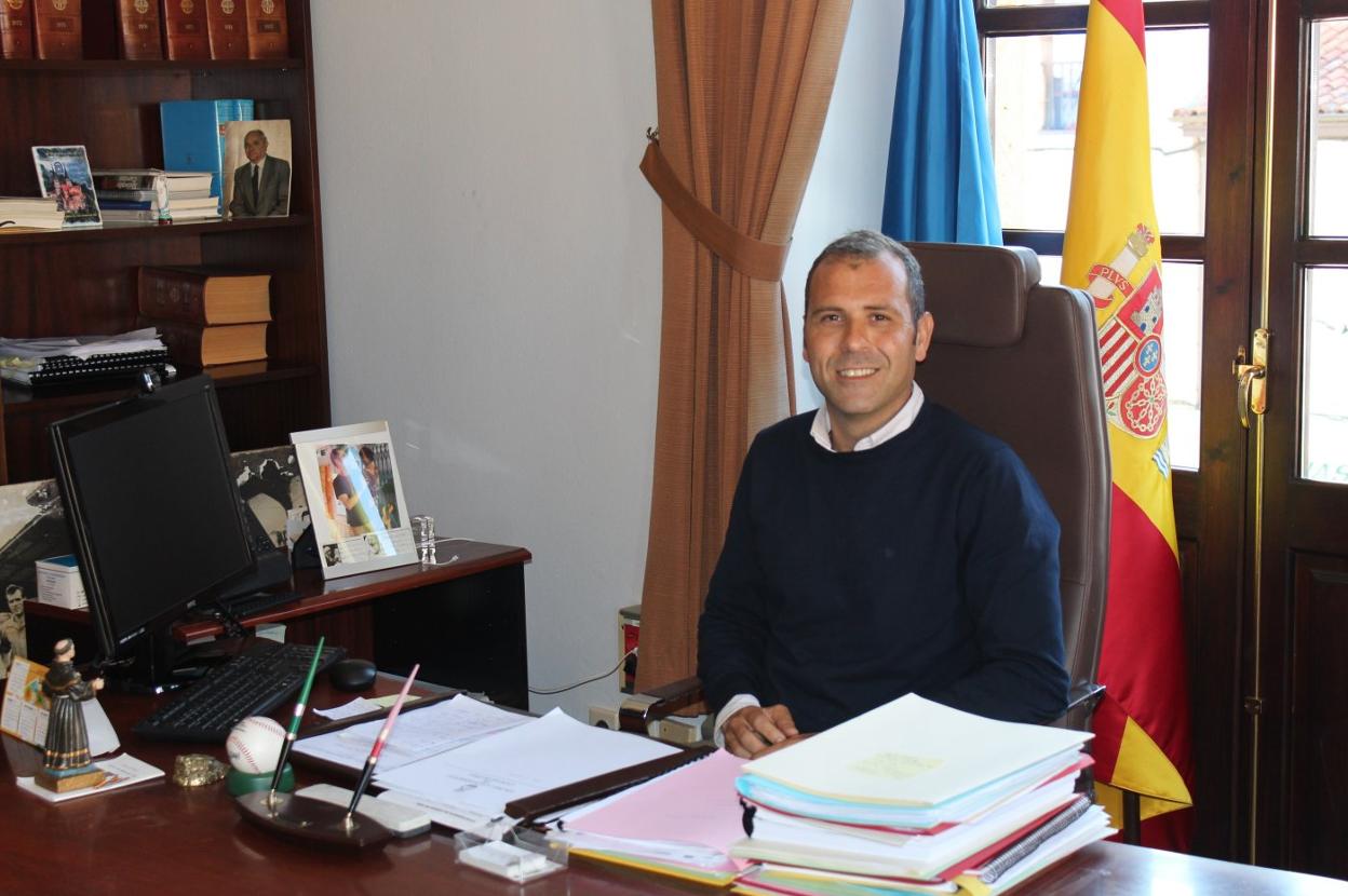 El popular José Manuel González Castro encara la recta final de su tercer mandato como alcalde.