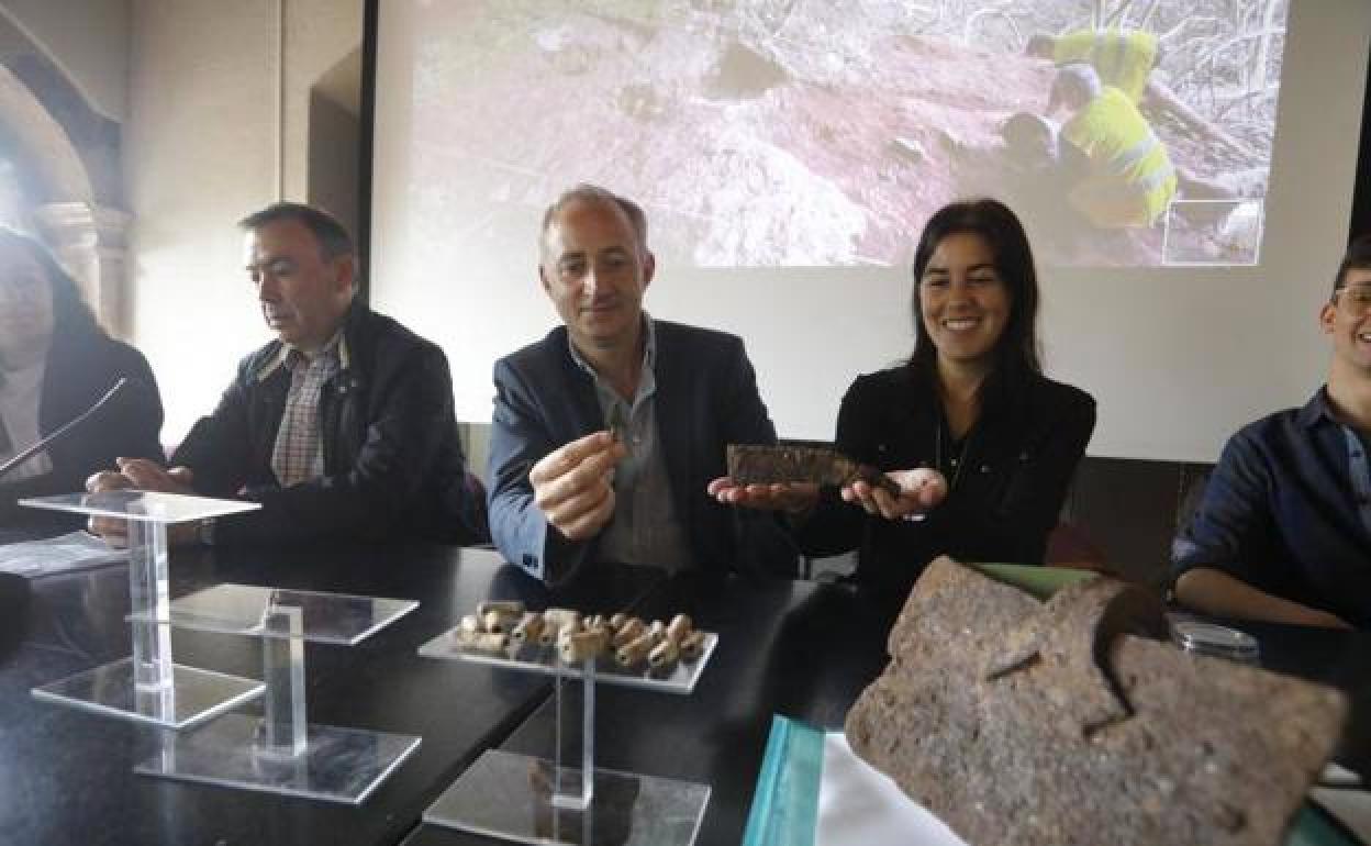 Rueda de prensa para informar de los nuevos hallazgos de la segunda campaña de excavación en la cueva de Bercio.