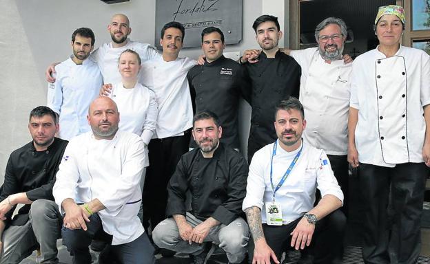 Fordaliz. Foto del equipo que elaboró la comida del lunes, en Oballo. 