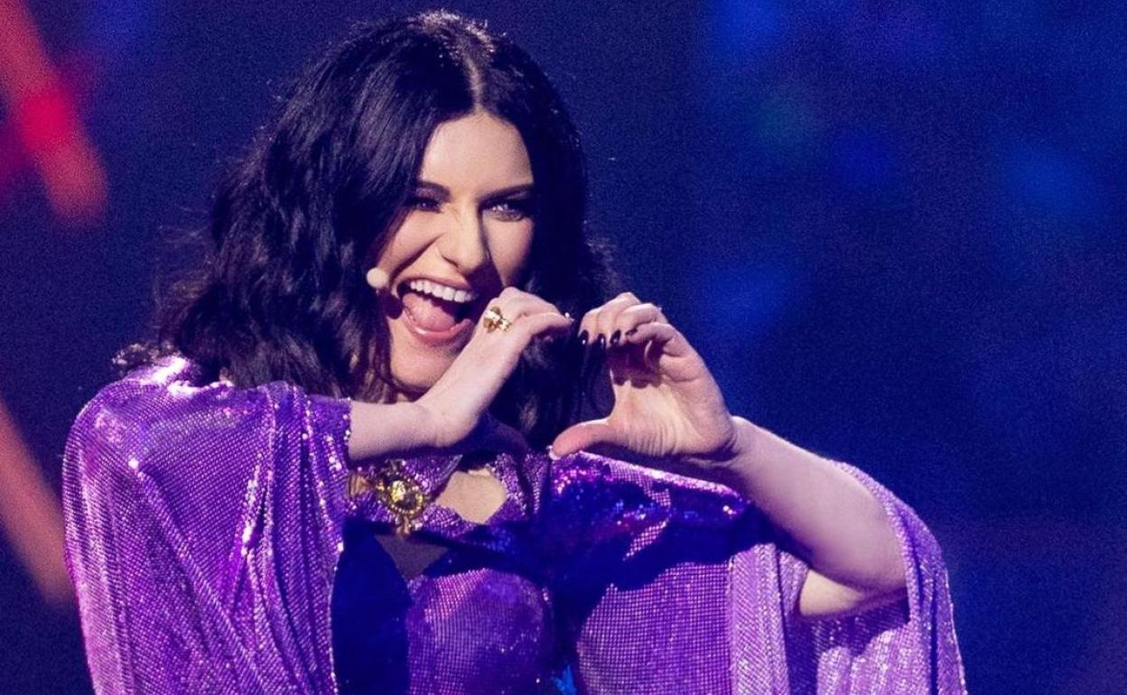 Laura Pausini anuncia su positivo en covid. 