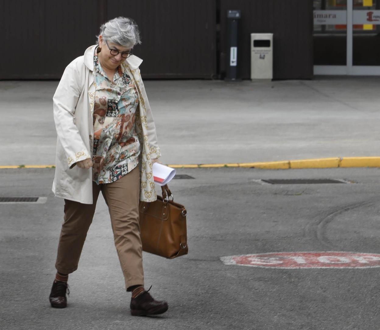 La alcaldesa, Ana González, a su llegada ayer a la inauguración de un congreso en el recinto ferial. 