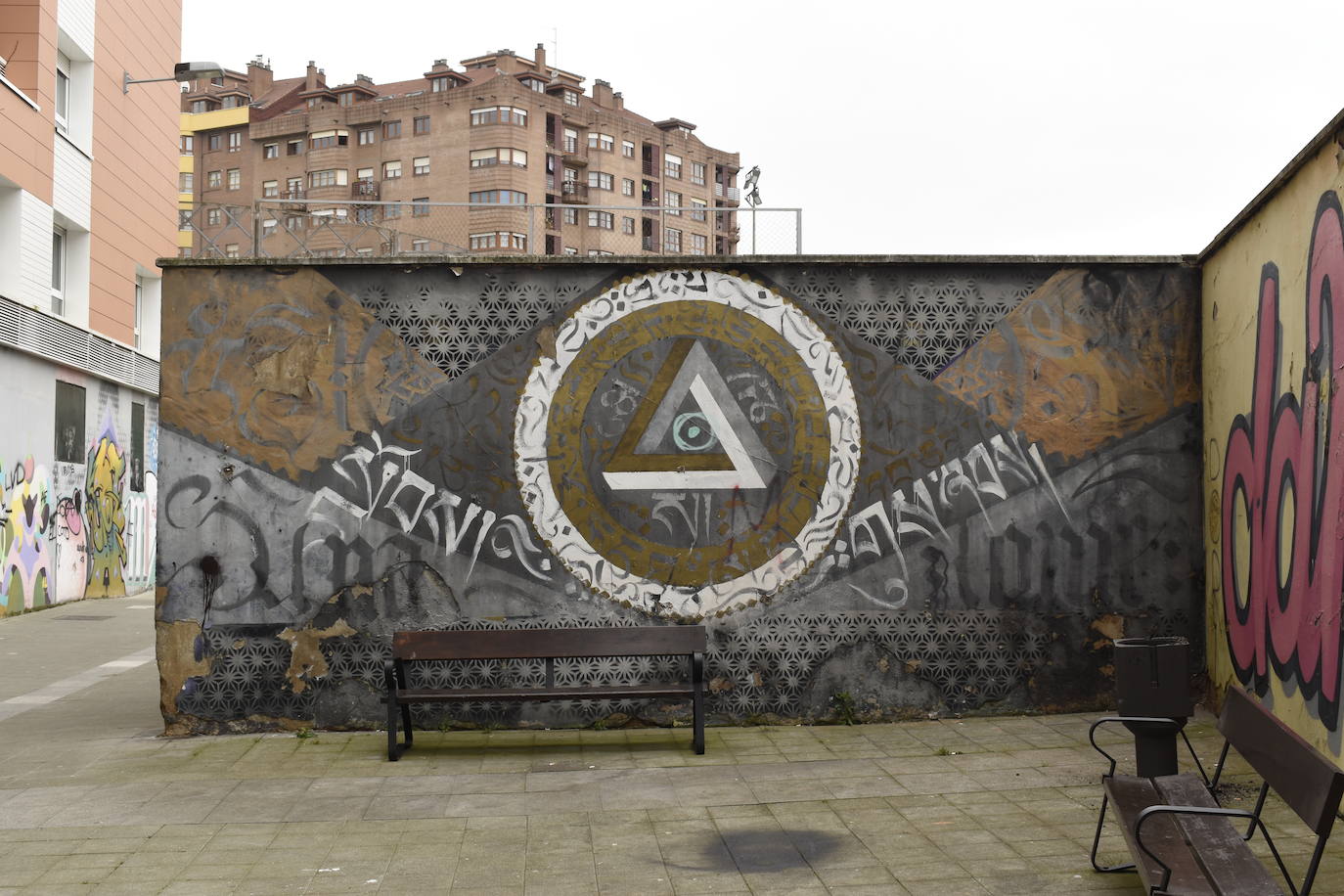 Algunas calles de Gijón se han convertido en un museo al aire libre en el que disfrutar de grafitis artísticos. Algunas de estas pinturas, muchas alejadas del vandalismo, son ya un elemento más del paisaje urbano. Sin embargo, no gustan a todo el mundo 