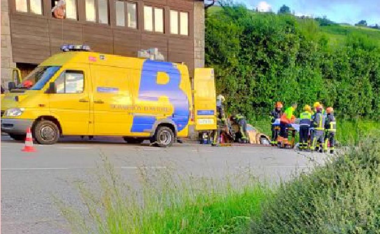 Buscan a un conductor que se empotró contra una vivienda en Carreño y se dio a la fuga