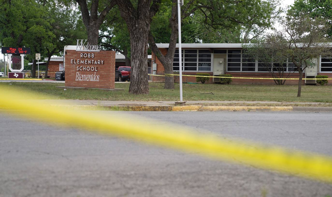 Un joven de 18 años mata a 19 niños y dos adultos en el ataque registrado en la Escuela Elemental Robb de Uvalde.