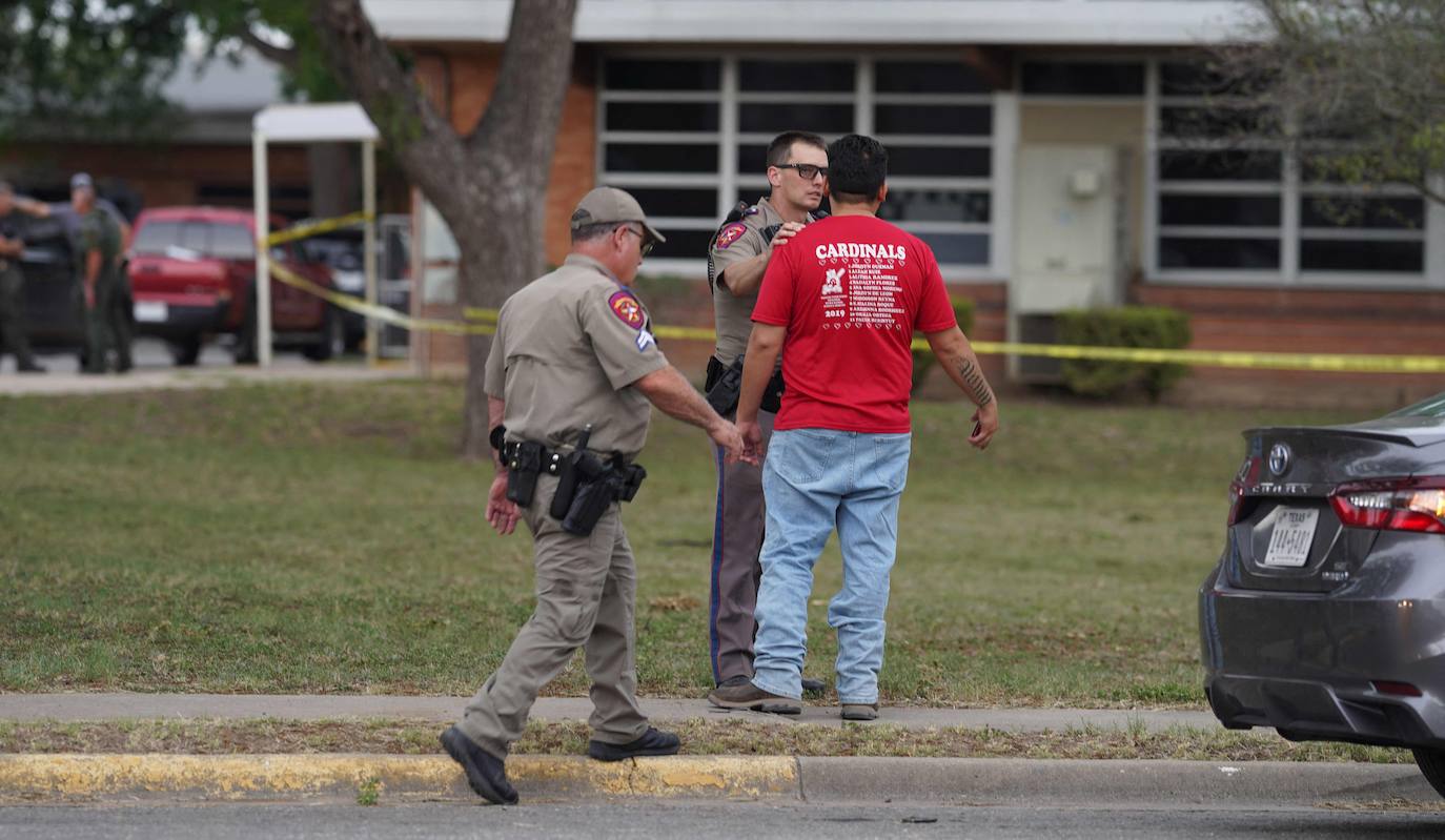 Un joven de 18 años mata a 19 niños y dos adultos en el ataque registrado en la Escuela Elemental Robb de Uvalde.