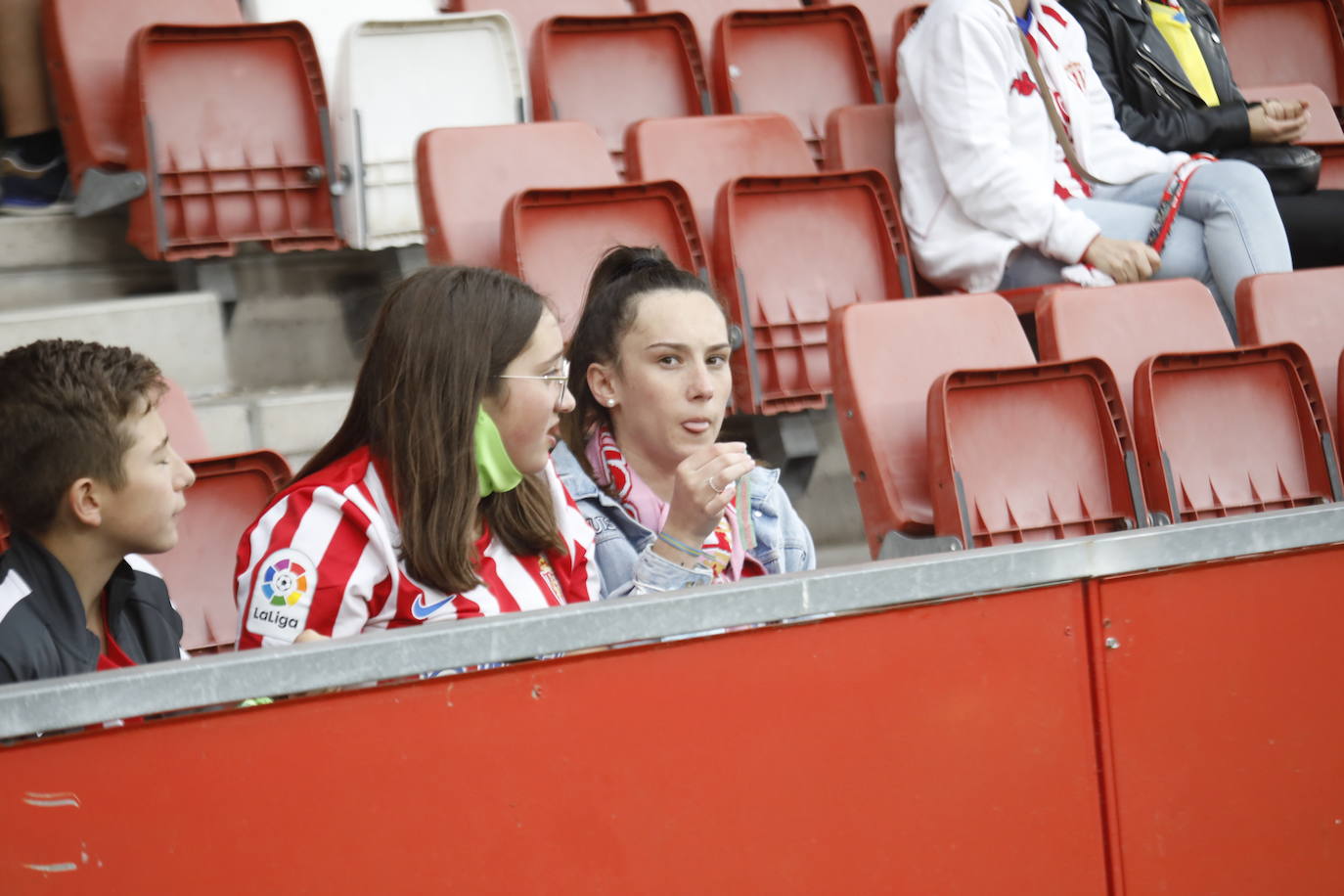 Fotos: ¿Estuviste en el Sporting-Las Palmas? ¡Búscate!