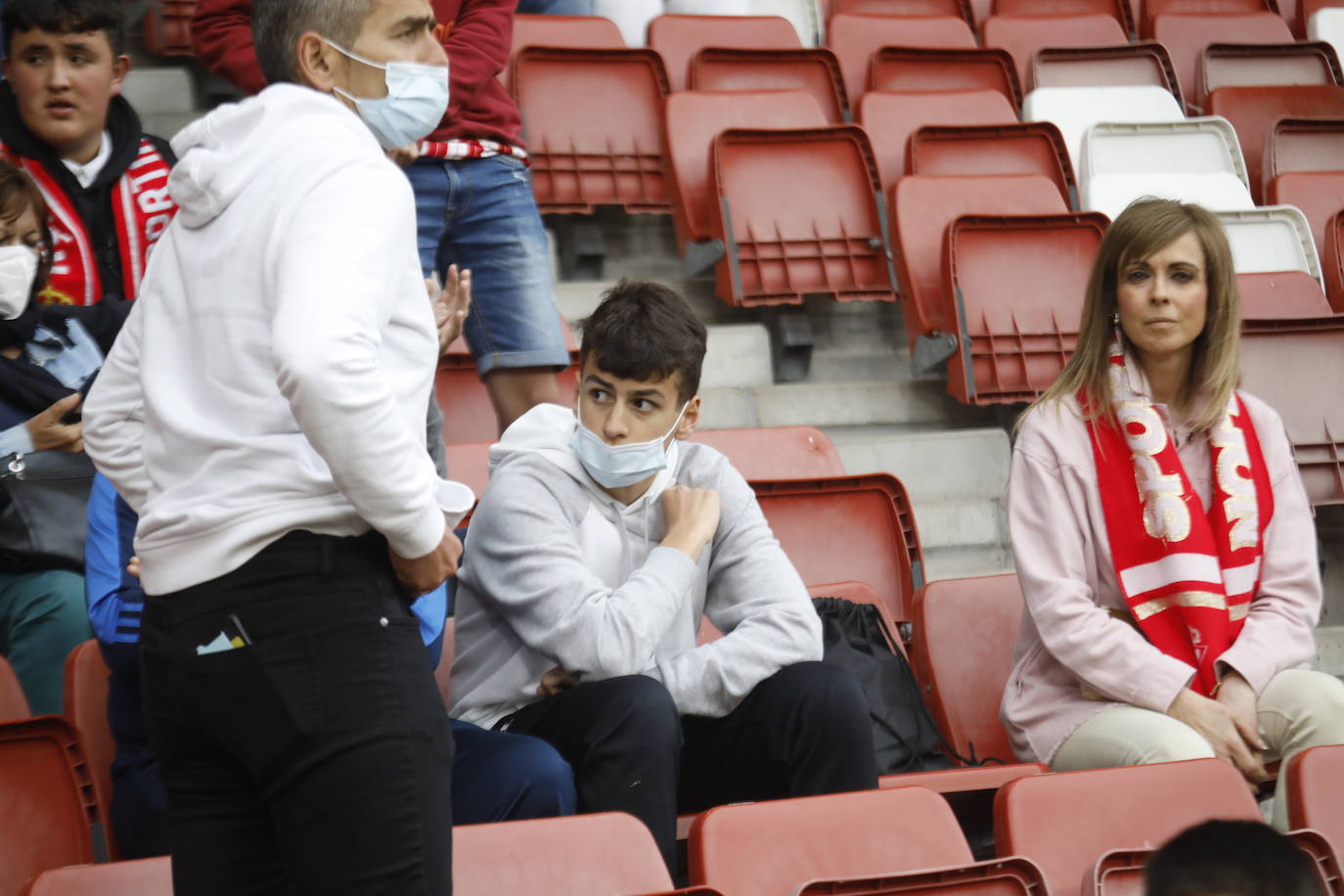 Fotos: ¿Estuviste en el Sporting-Las Palmas? ¡Búscate!