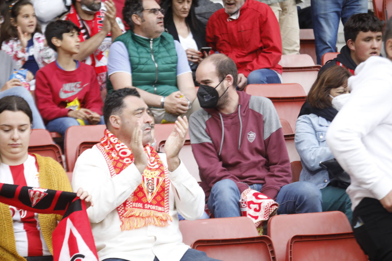 Fotos: ¿Estuviste en el Sporting-Las Palmas? ¡Búscate!