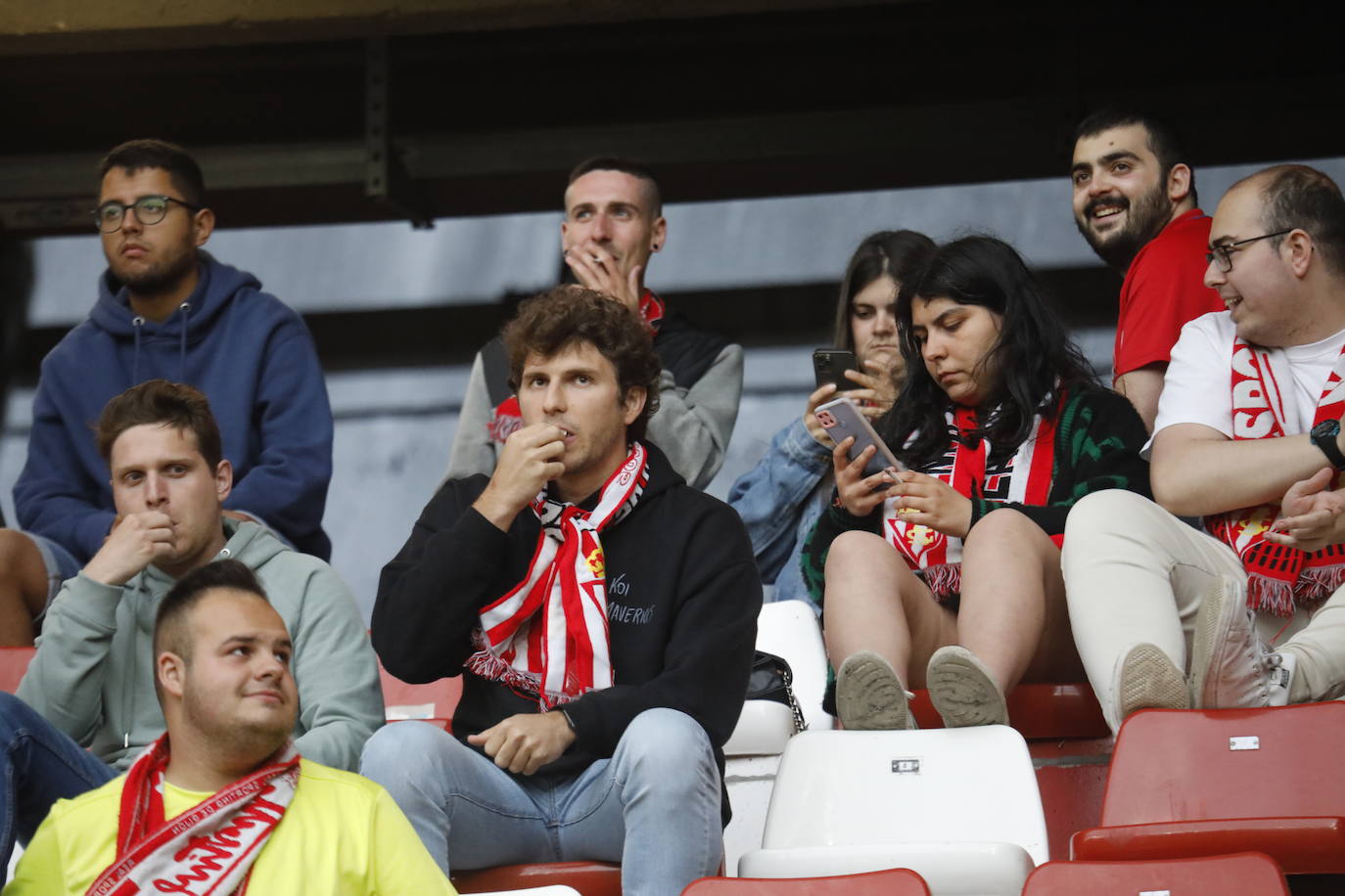 Fotos: ¿Estuviste en el Sporting-Las Palmas? ¡Búscate!