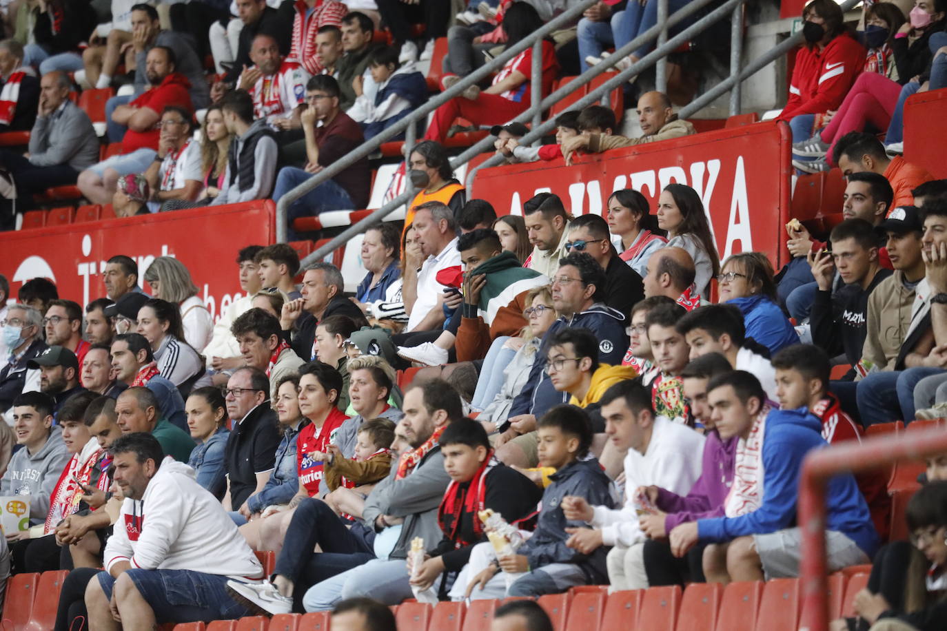 Fotos: ¿Estuviste en el Sporting-Las Palmas? ¡Búscate!