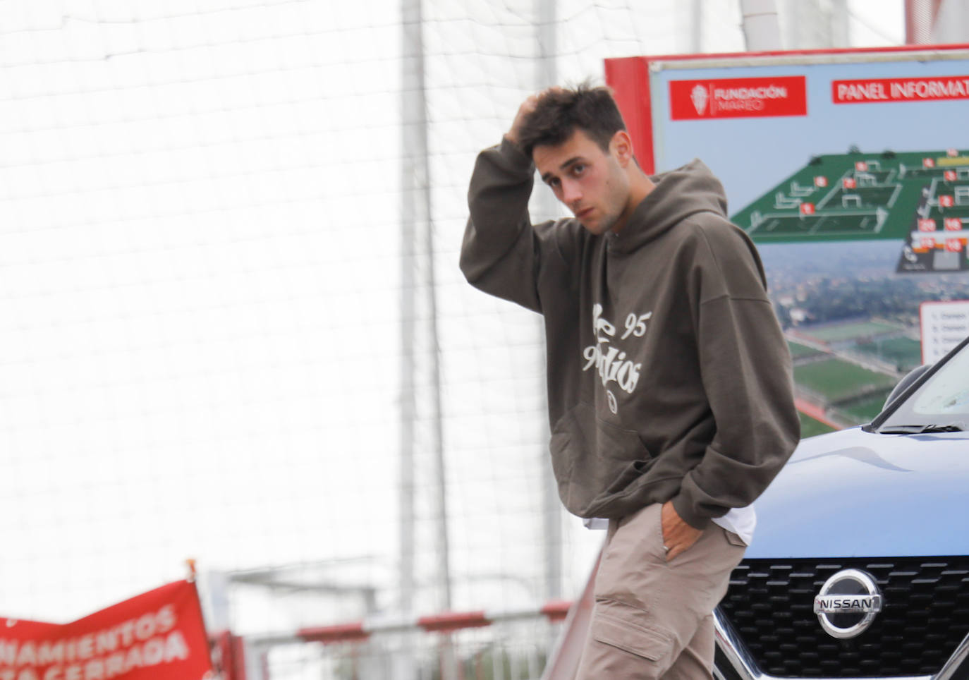 El futuro de los jugadores, con varias salidas previstas, empieza a despejarse. Calavera, Kravets, Bogdan, Berto, Nacho Méndez, Jony, Babin, Berrocal, Marc Valiente, Fran Villalba, Aitor... incluso Djuka, con la mano izquierda inmovilizada, llegan a Mareo para reunirse con Rico y Abelardo. 