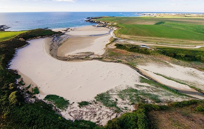 Playa de Serantes en Tapia de Casariego: calidad del agua buena.