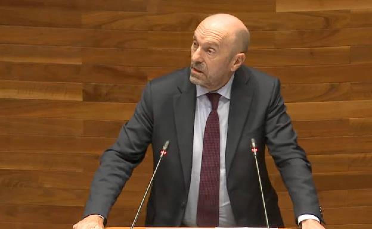 El vicepresidente y consejero de Administración Autonómica, Medio Ambiente y Cambio Climático, Juan Cofiño.