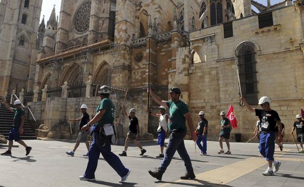 Los mineros, a su paso por León.