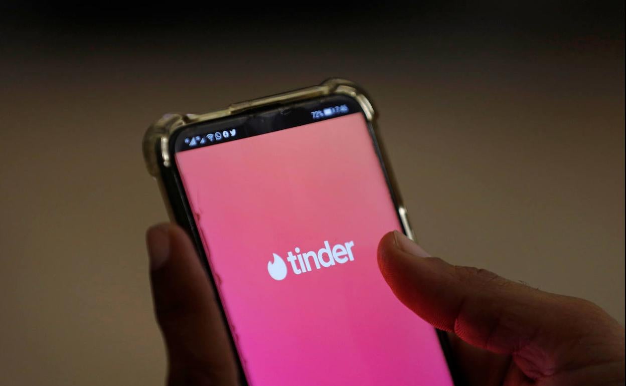 La aplicación de Tinder se ha vuelto una app muy popular para conseguir pareja. 