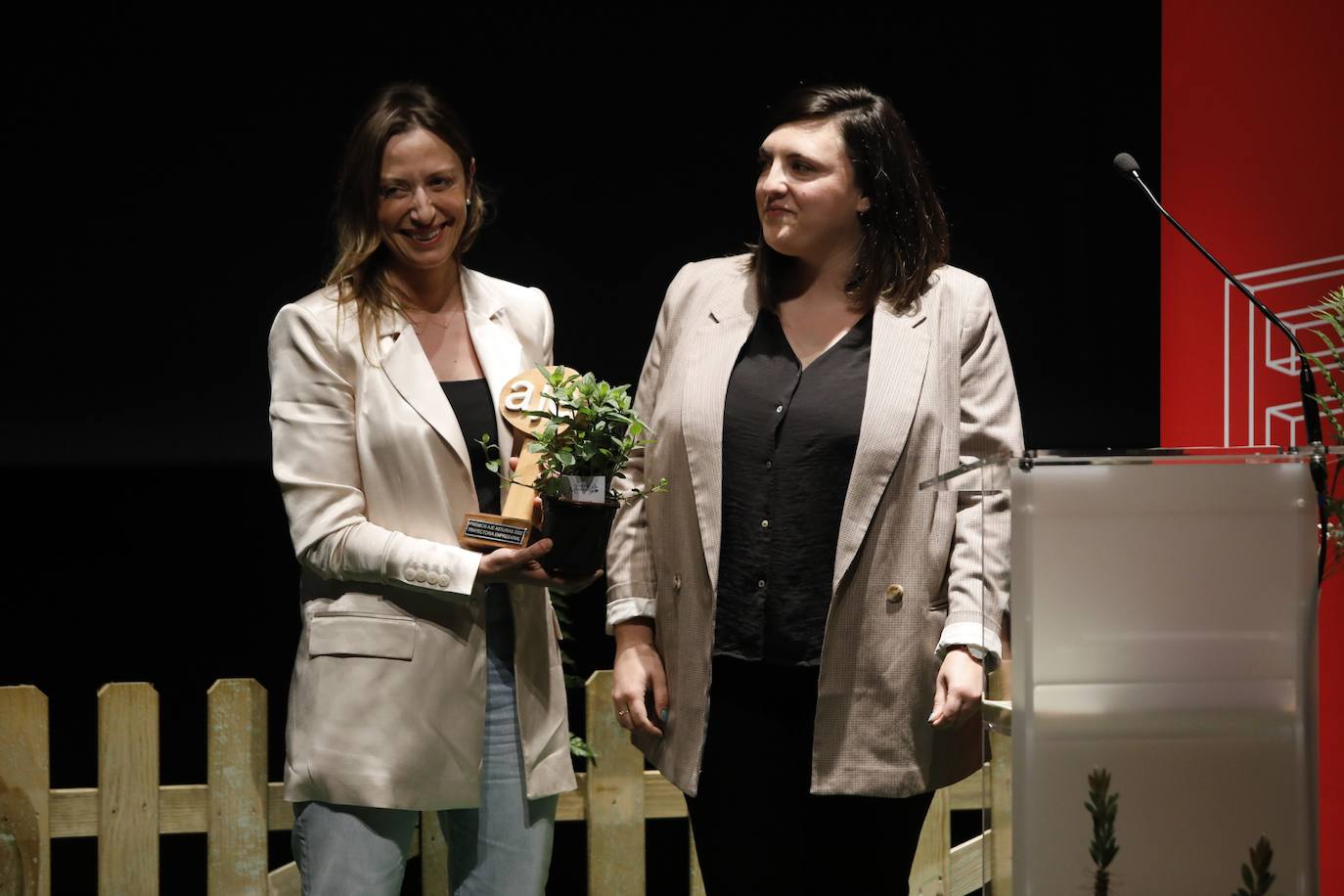 Fotos: Los jóvenes empresarios entregan los premios AJE Asturias 2022