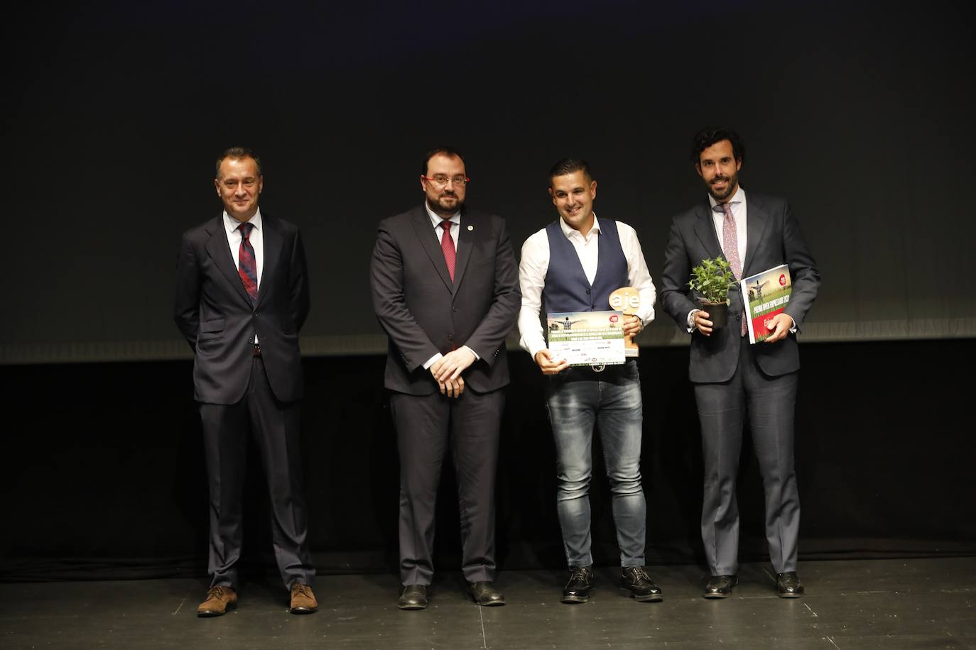 Fotos: Los jóvenes empresarios entregan los premios AJE Asturias 2022