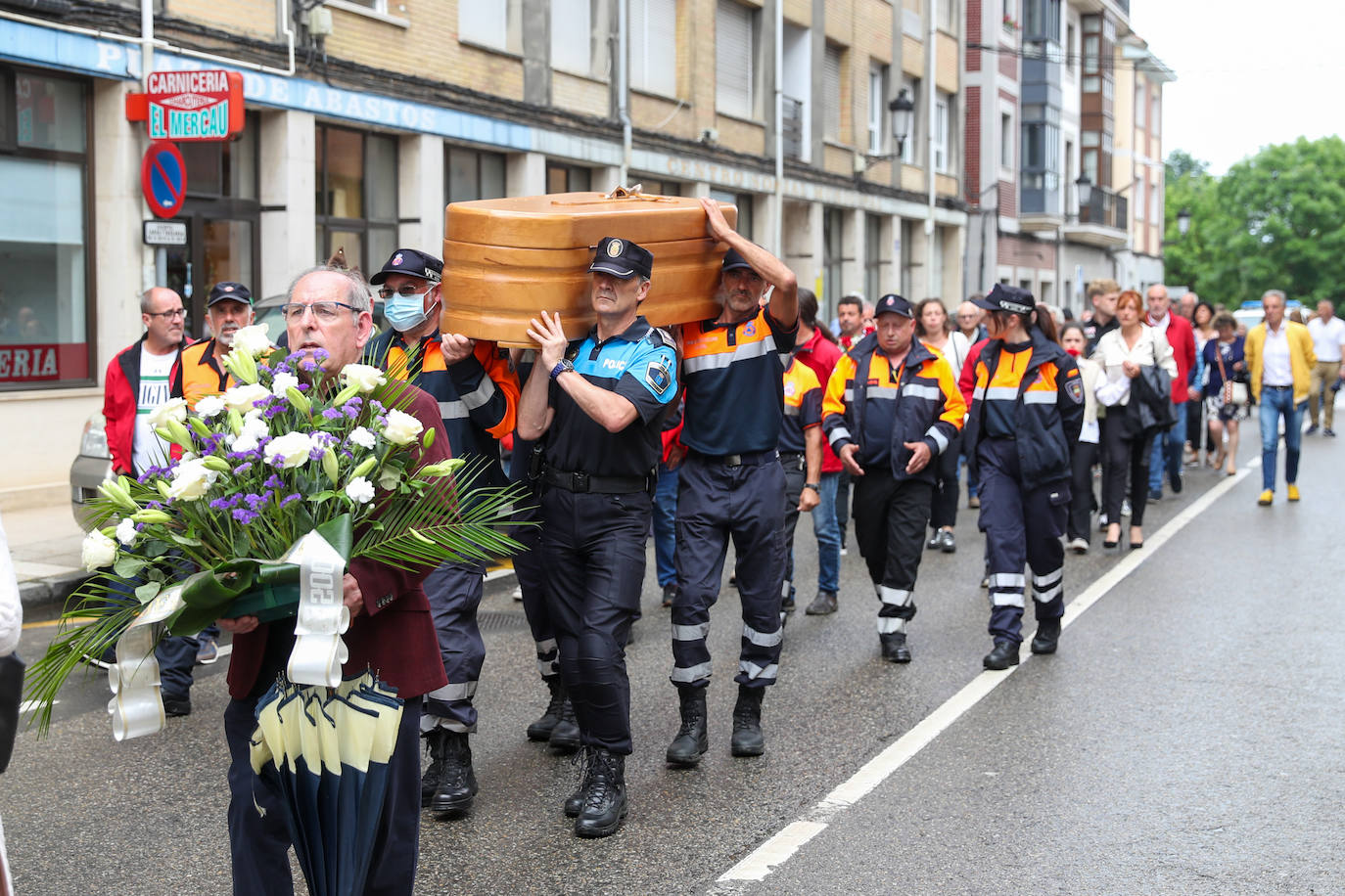 Fotos: Despedida a Jacques Sangrouber, presidente del club de esquí L&#039;esguilu de Nava