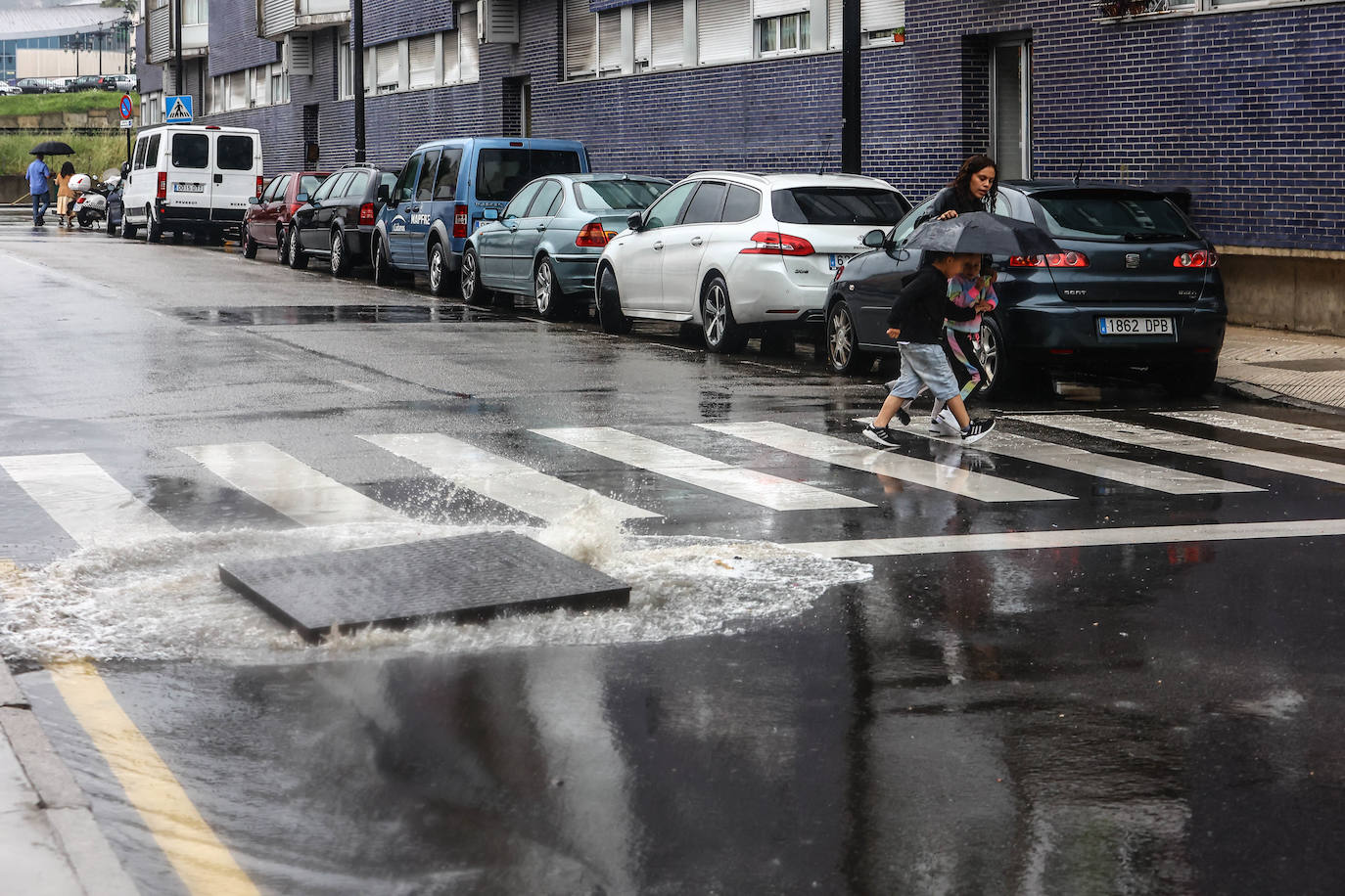 Fotos: Las tormentas inundan las calles de Oviedo