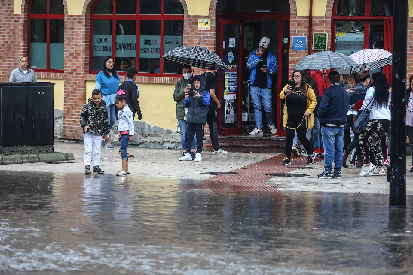 Fotos: Las tormentas inundan las calles de Oviedo