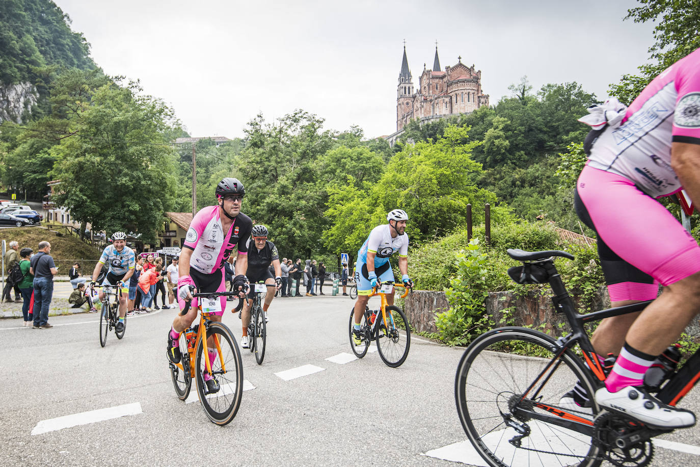 Fotos: Tres mil ciclistas en la subida de los Lagos