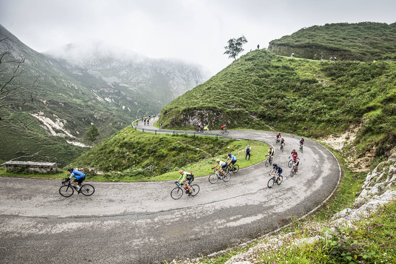Fotos: Tres mil ciclistas en la subida de los Lagos