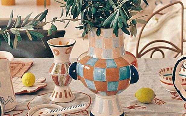 Jarrones de cerámica marroquí diseñados por la belga Laurence Leenaert. 