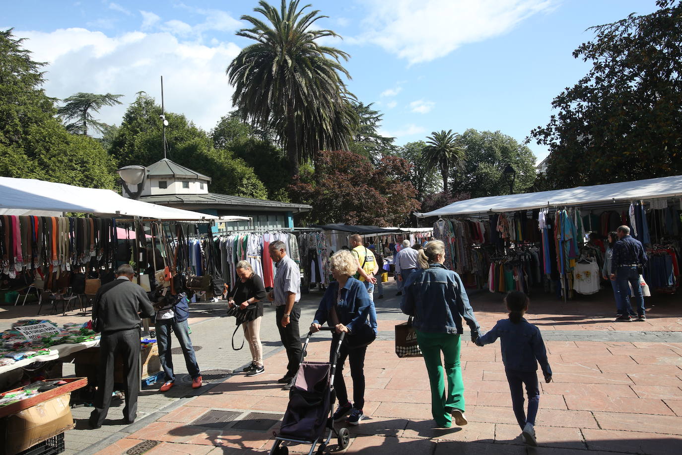 Fotos: Mercadón de Primavera por la II Flor de Grado