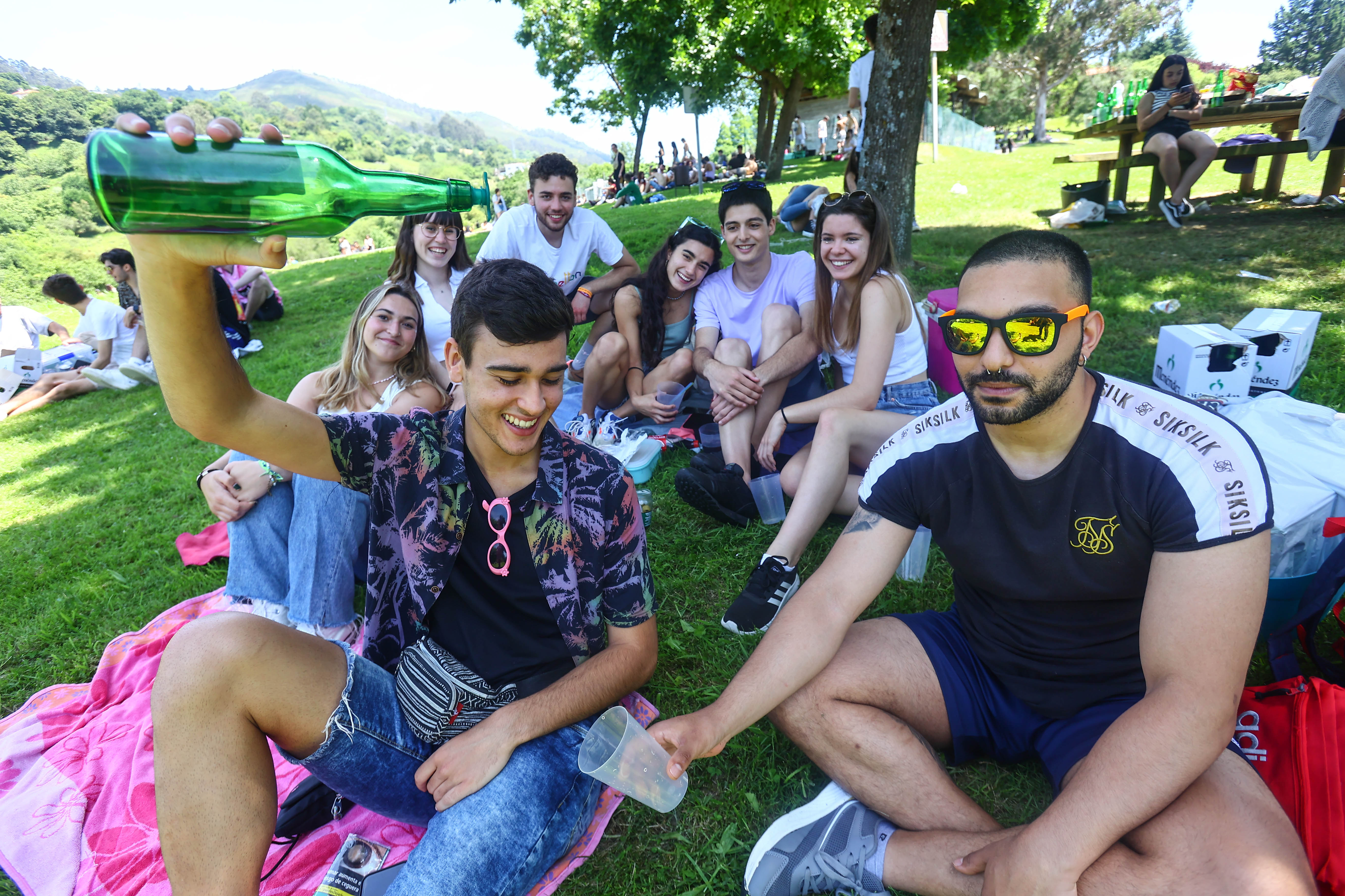 Tras dos años de parón debido a la pandemia este año se celebra el tradicional Martes de Campo en Oviedo. Se repartirán 3.800 bollos preñaos. Además la alborada musical, juegos infantiles y el concierto de la Banda de Música Municipal completan el programa de actos.