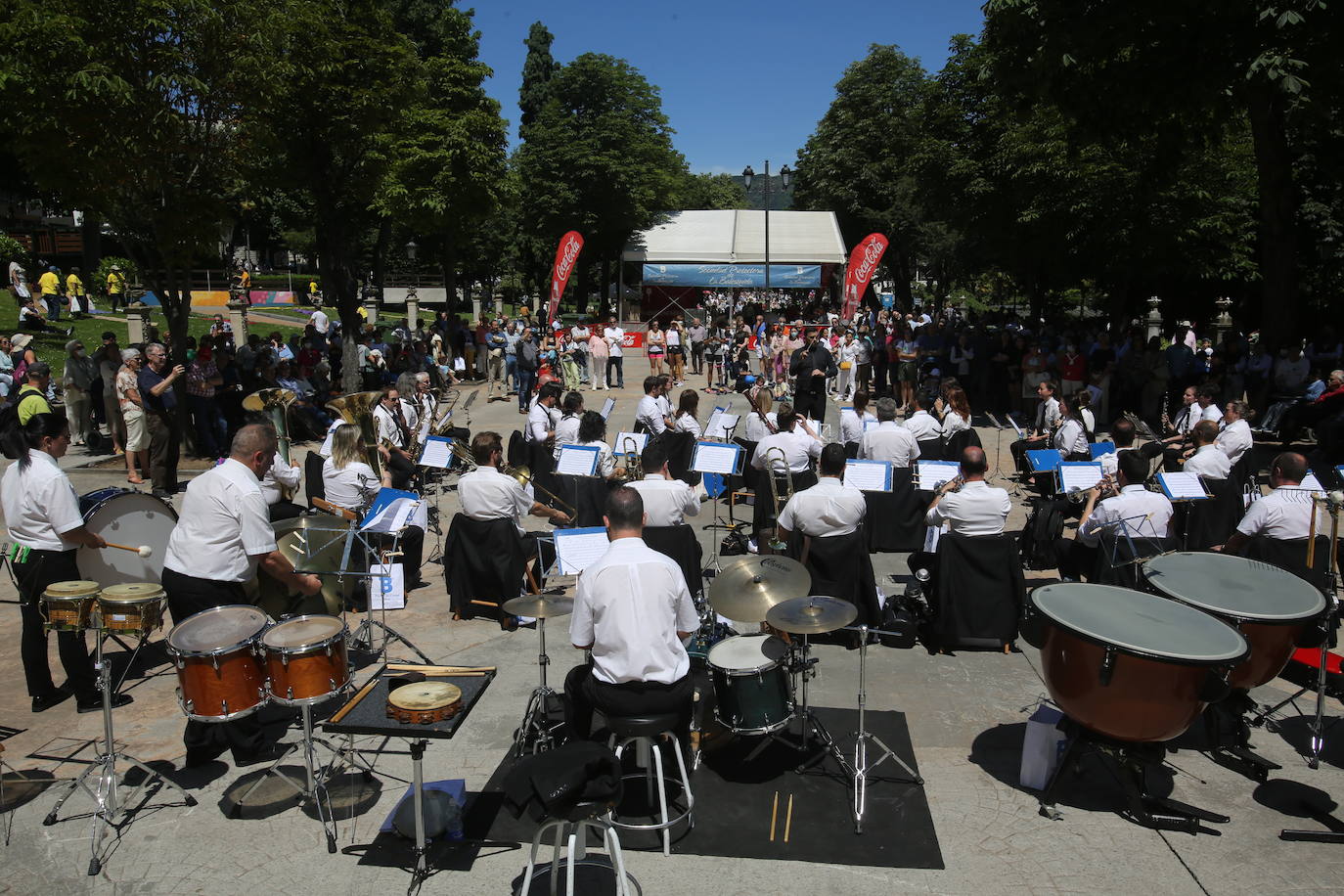 Tras dos años de parón debido a la pandemia este año se celebra el tradicional Martes de Campo en Oviedo. Se repartirán 3.800 bollos preñaos. Además la alborada musical, juegos infantiles y el concierto de la Banda de Música Municipal completan el programa de actos.