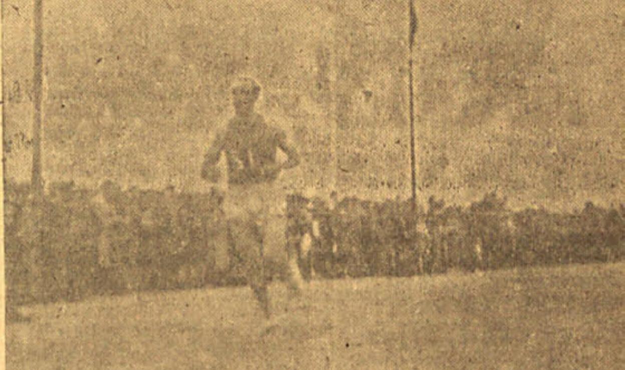El gijonés Polo, en el momento de romper la cinta de llegada.