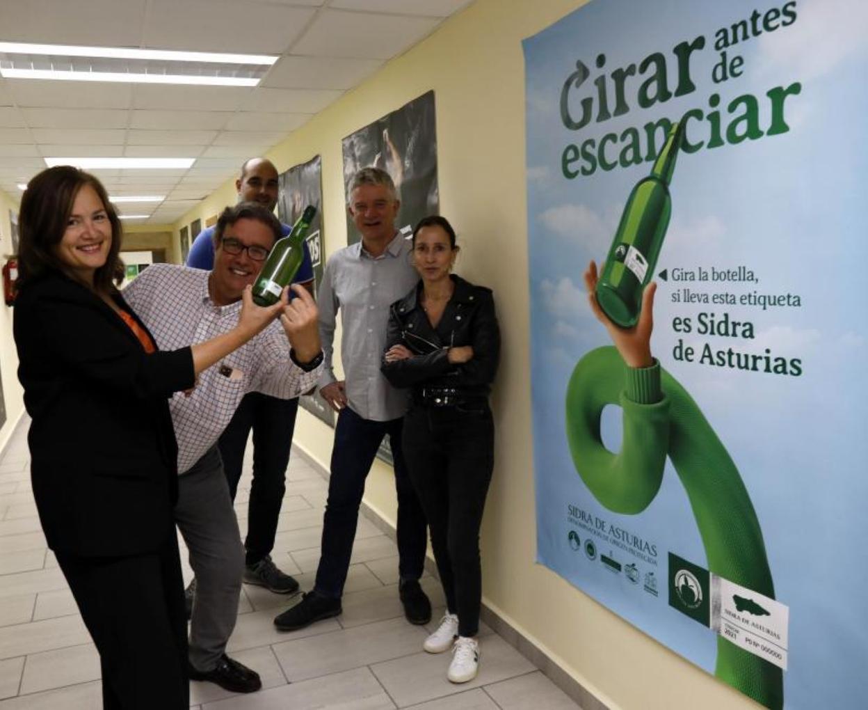 Begoña López, Guillermo Guisasola, Daniel Ruiz, Luis Arrontes y Elide García, durante la presentación de la campaña de verano. 