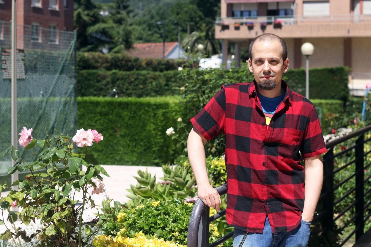 L'autor Adrián Carbayales. 