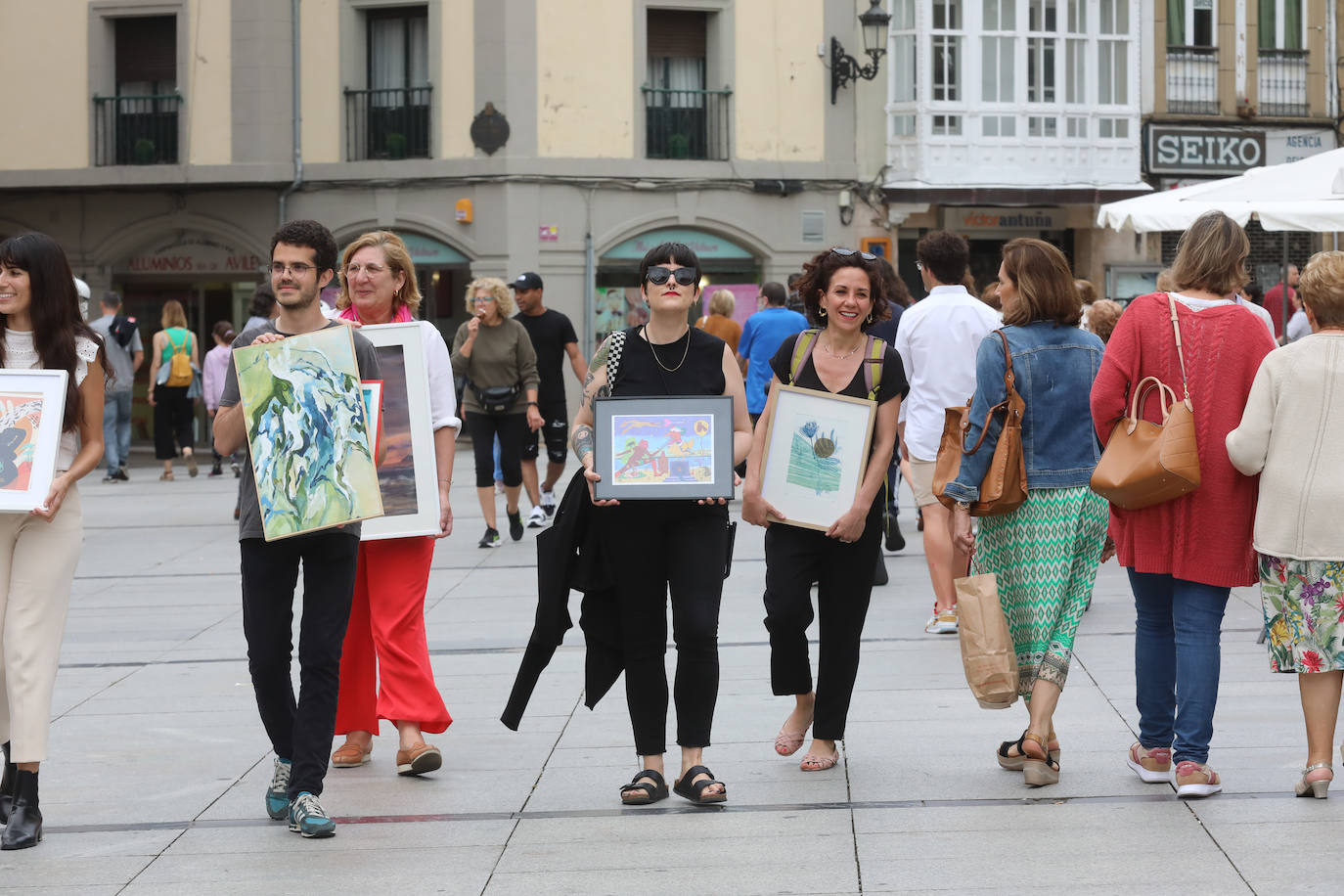 Fotos: La música y el arte atrapan las calles en la noche blanca