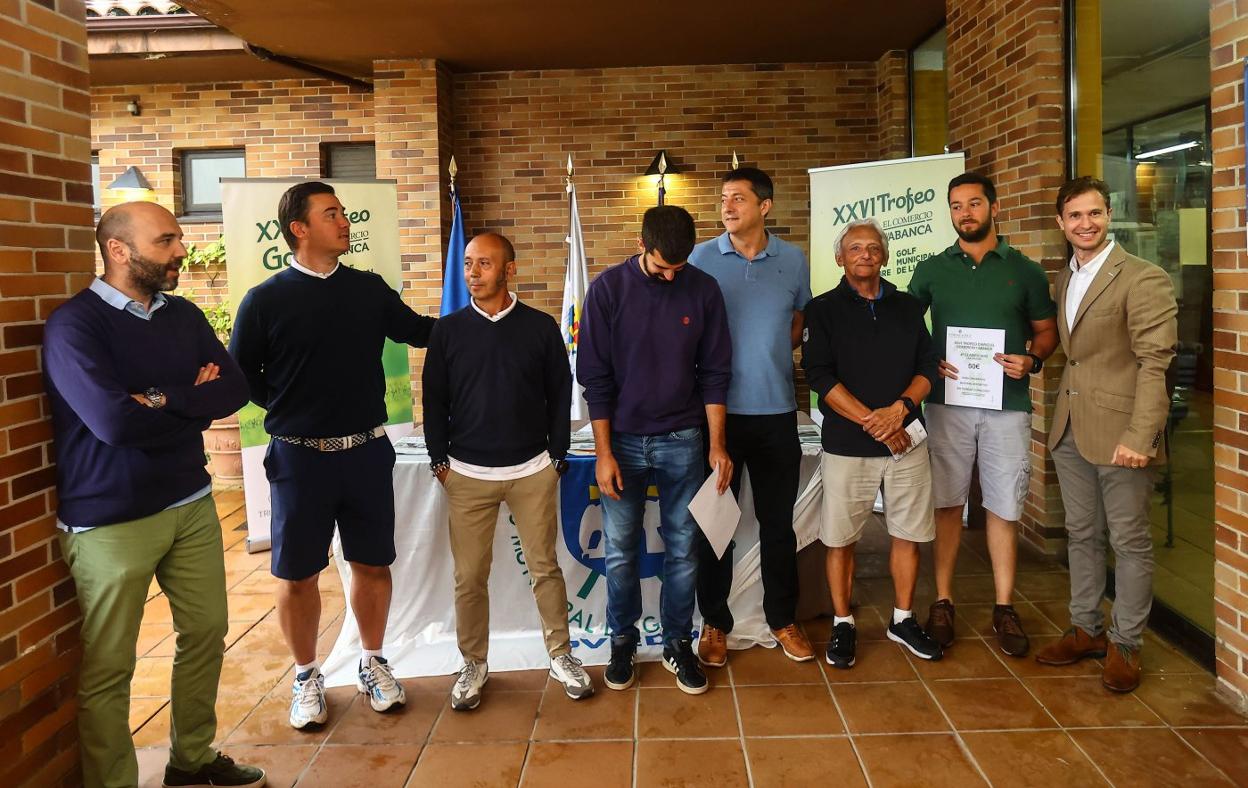 Organizadores, ganadores y patrocinadores, al término de la jornada en Las Caldas. 