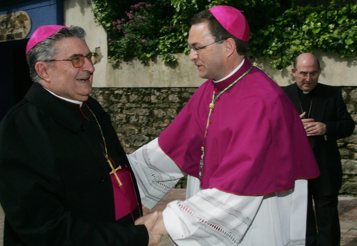 Con Raúl Berzosa, obispo auxiliar. 