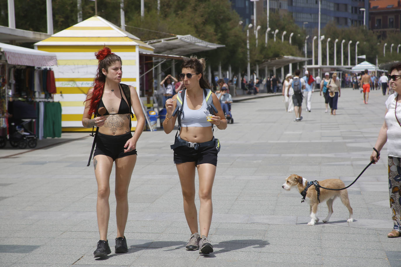 Playas y piscinas abarrotadas en un jueves que supera los 30 grados en prácticamente todos los puntos de la región y que terminará en tormentas dispersas.