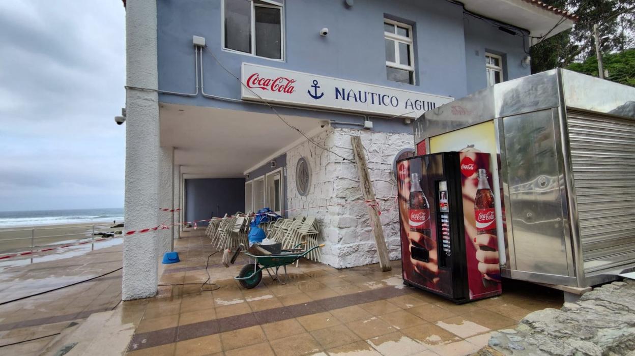 Se están haciendo obras en el interior y exterior del edificio. 