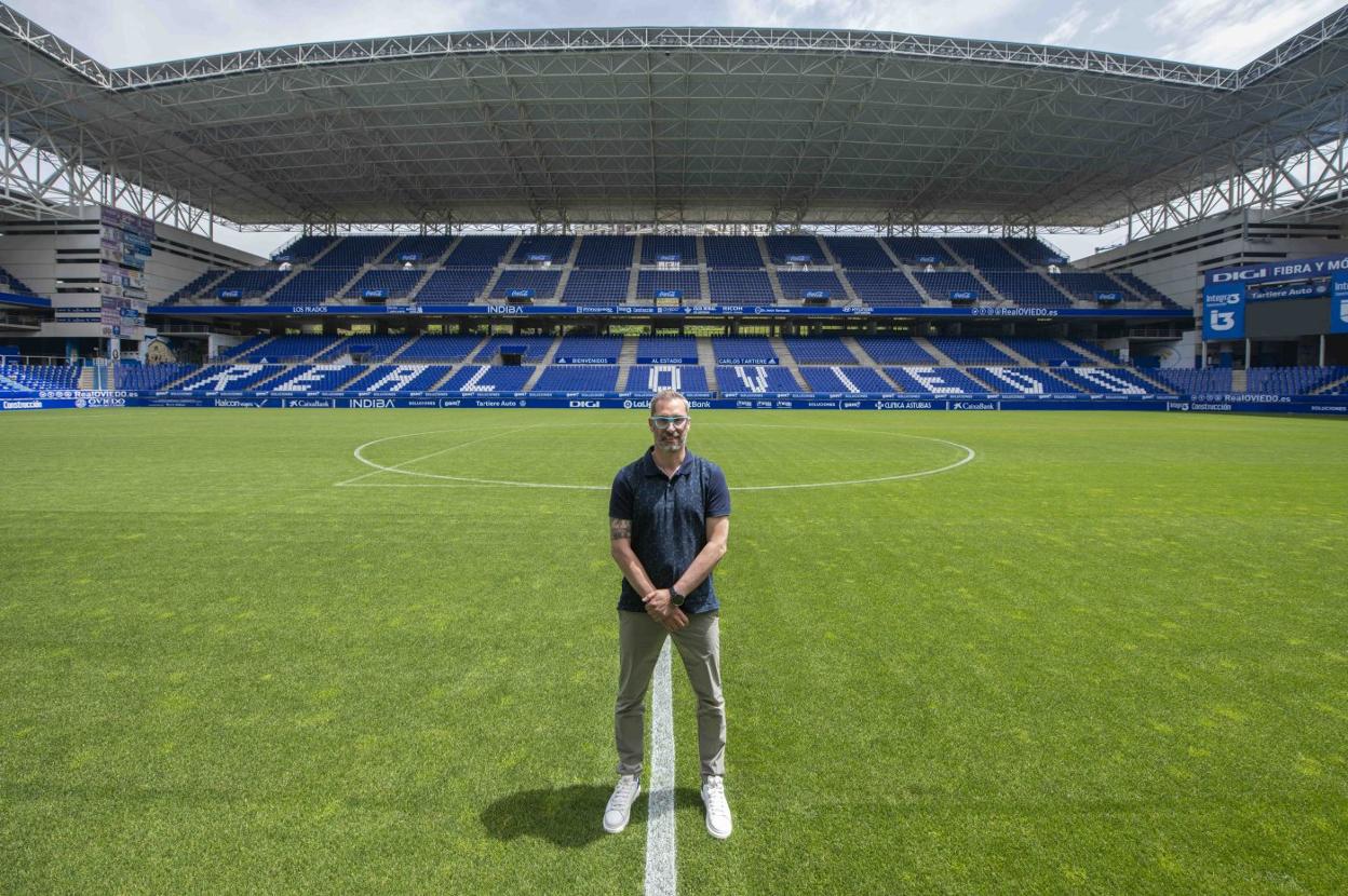 Jon Pérez 'Bolo' pisó ayer el césped del estadio Carlos Tartiere, algo que ya había hecho como jugador y como entrenador de la Ponferradina. Ahora el municipal ovetense será su nueva casa.