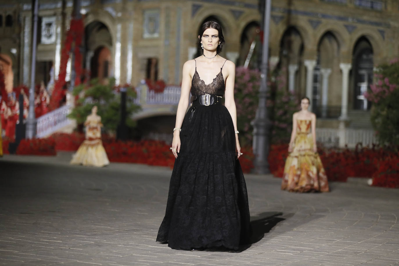 Dior presenta en la Plaza de España de Sevilla su colección «The Cruise 2023», diseñada por Maria Grazia Chiuri, que está trabajando con artistas y artesanos sevillanos y andaluces. 