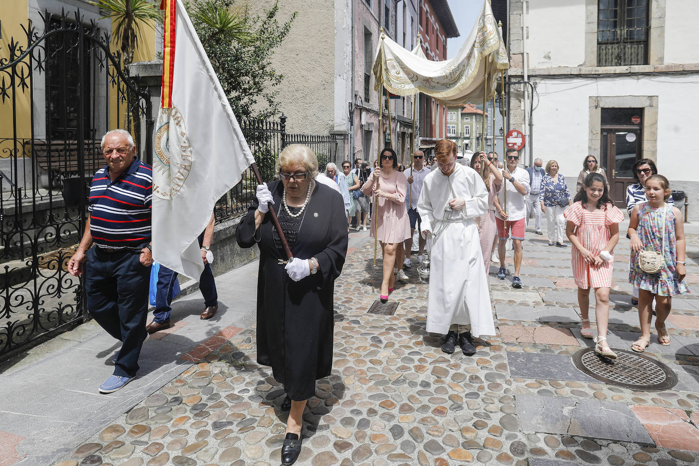 Fotos: Pravia se cubre de flores