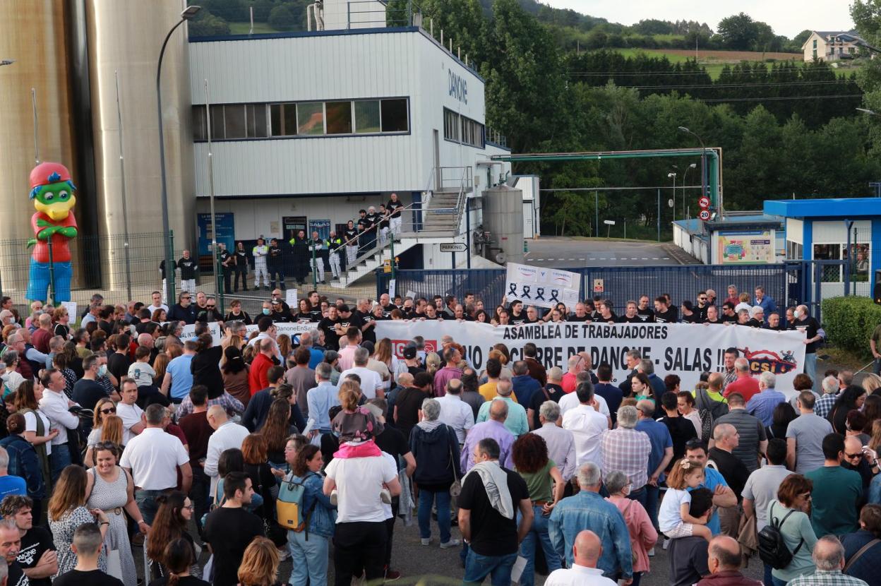 Manifestación contra el cierre de Danone en Salas, en mayo. 