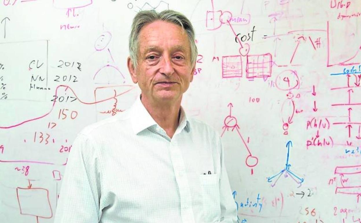 Geoffrey Hinton colabora con Google en el desarrollo de aplicacionesde deep learning y tiene en su haber el prestigioso Premio Turing.