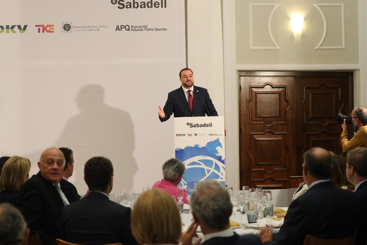 Adrián Barbón, durante su discurso.