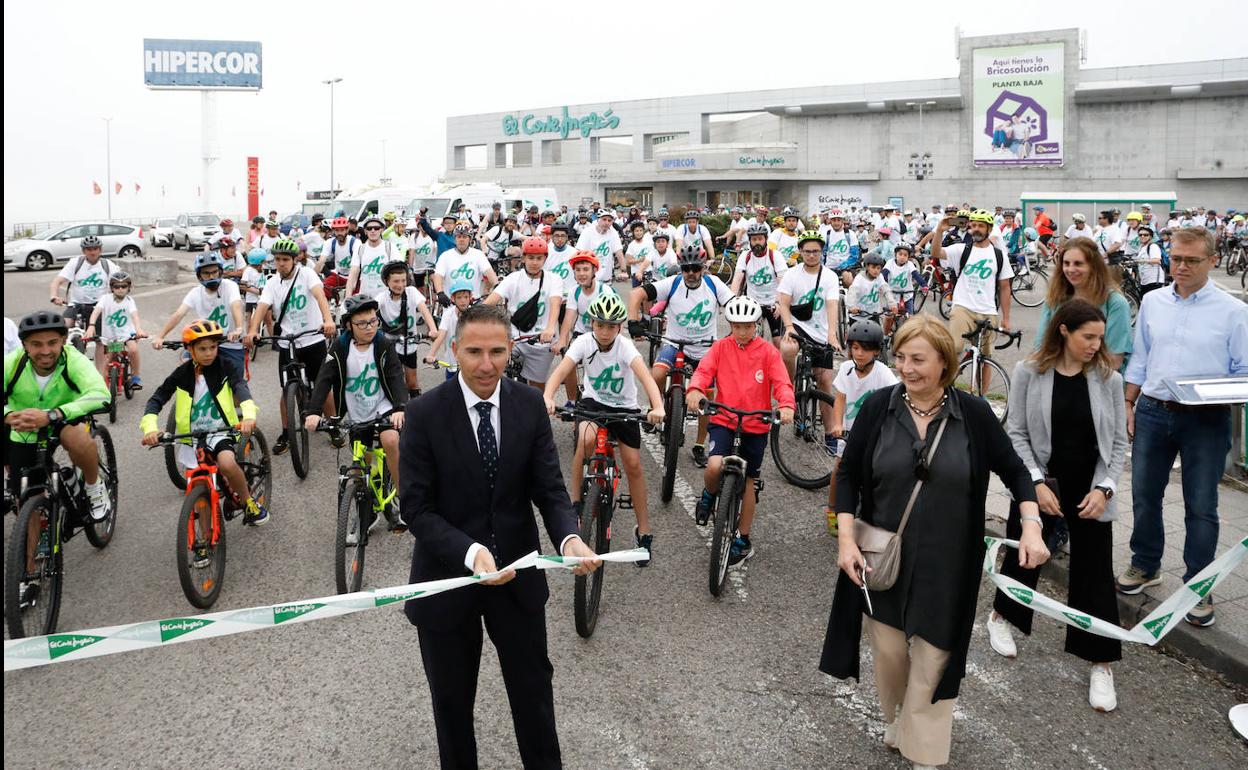 Salida de la fiesta de la bicicleta en El Corte Inglés de Avilés. 