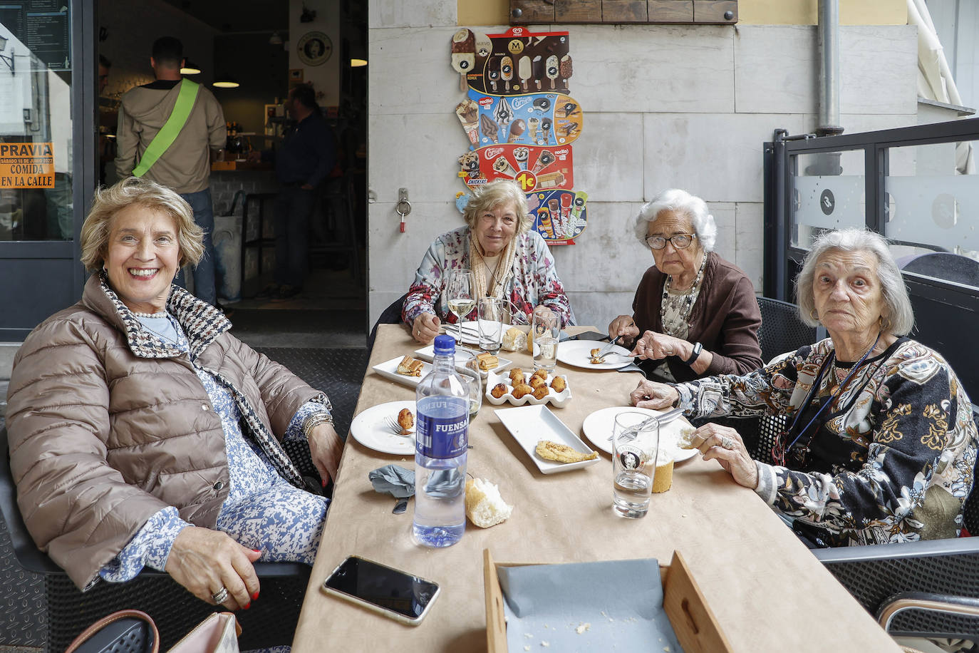 Fotos: Pravia se anima con la Comida en la Calle