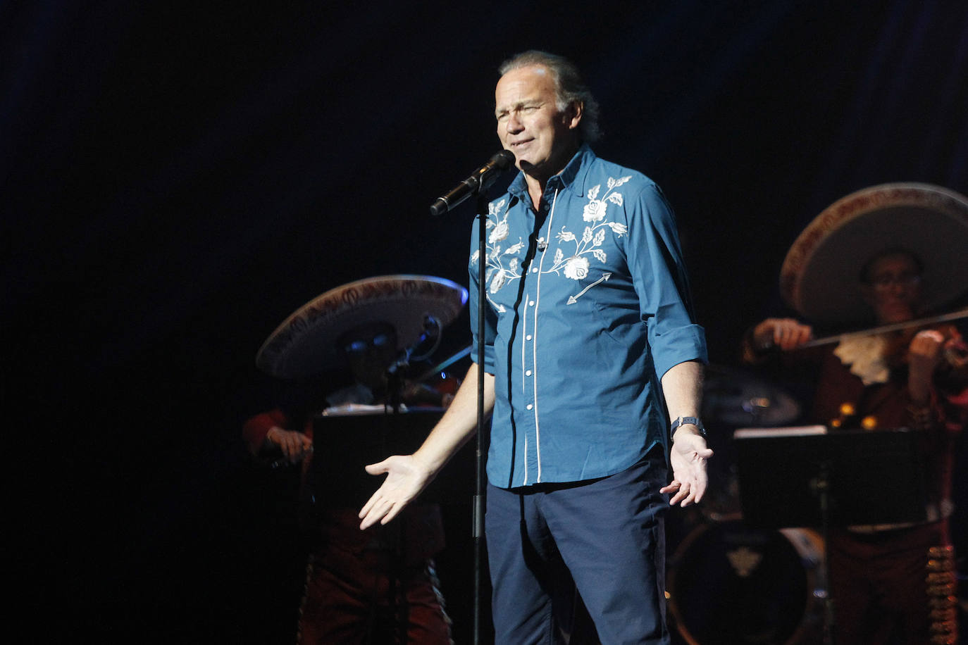 Fotos: Bertín Osborne brilla en Gijón